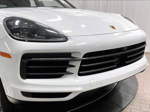 Used 2023 Porsche Cayenne Platinum Edition image 33