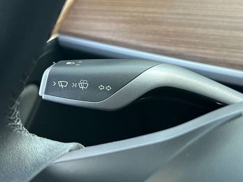 Used 2024 Tesla Model Y Performance image 31