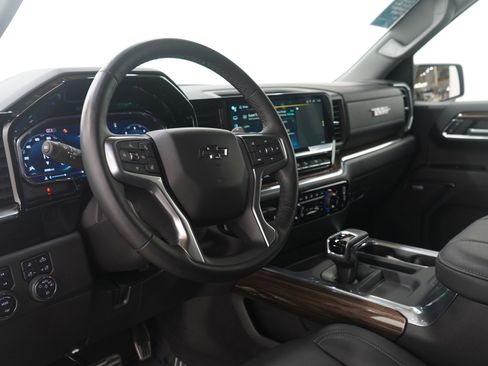 Used 2024 Chevrolet Silverado 1500 LT Trail Boss w/ LT Trail Boss Premium Package AWD/4WD image 26