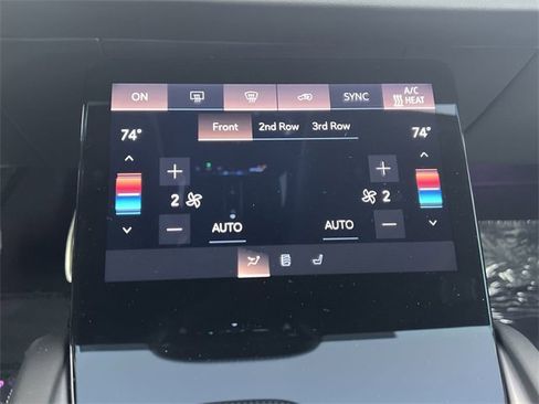 Used 2026 Cadillac Vistiq Luxury image 17