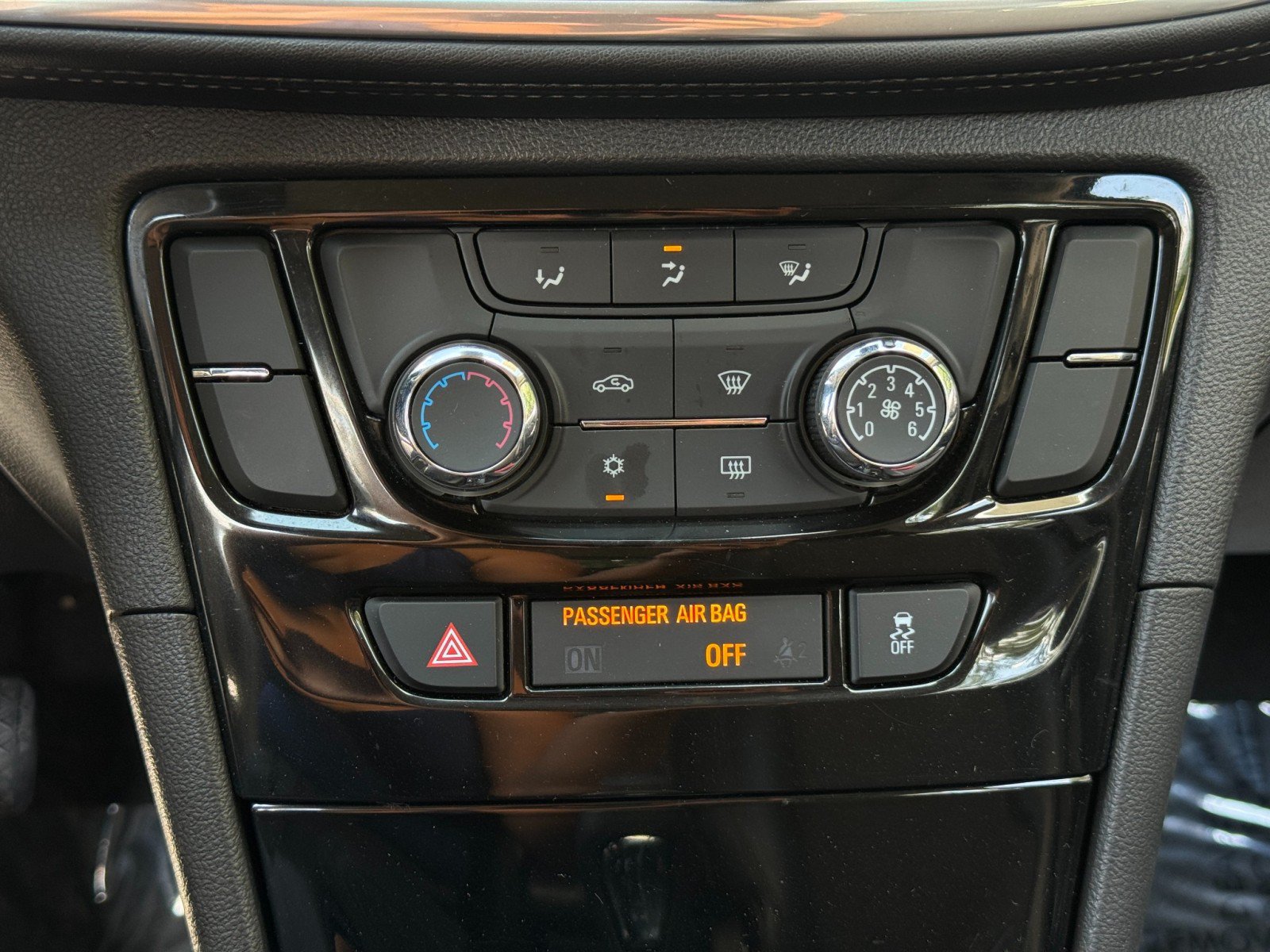 Used 2020 Buick Encore Preferred w/ Safety Package FWD image 27