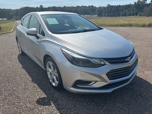 Used 2018 Chevrolet Cruze Premier w/ Enhanced Convenience Package image 2