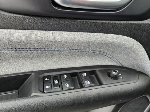 Used 2024 Jeep Compass Latitude image 38