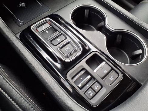 Certified 2024 Honda Pilot Touring image 12