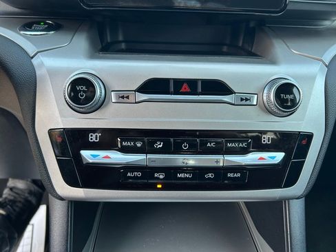 Certified 2021 Ford Explorer XLT image 27