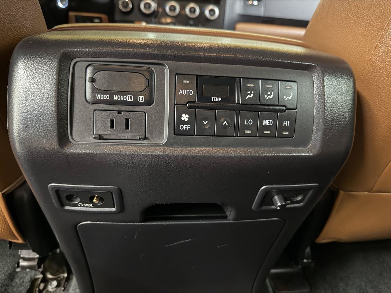 Used 2018 Toyota Sequoia Platinum w/ Carpet Mat Package AWD/4WD image 17