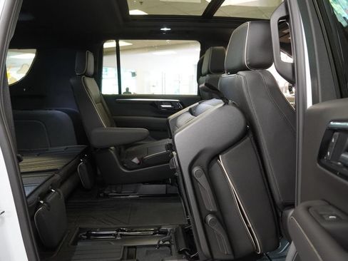 New 2026 Chevrolet Suburban Premier w/ Sun And Tow Package AWD/4WD image 37