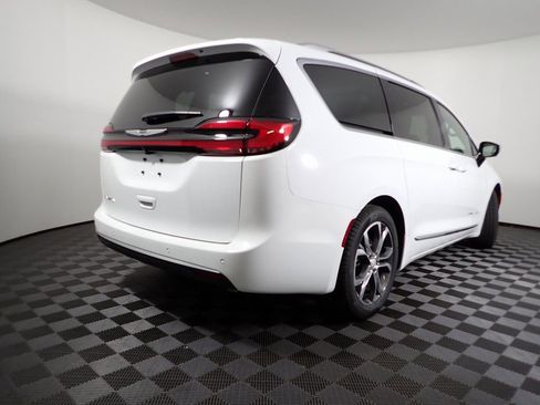 New 2026 Chrysler Pacifica Pinnacle image 23