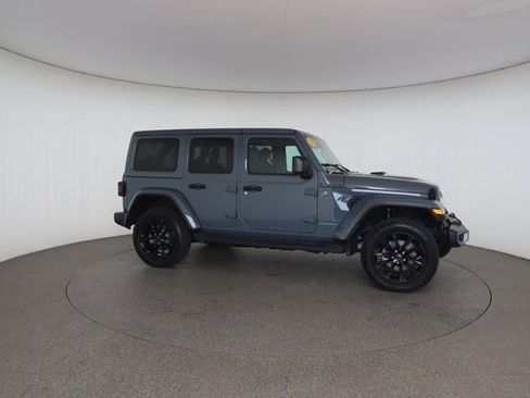 Used 2025 Jeep Wrangler Unlimited Sahara AWD/4WD image 24