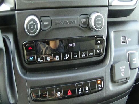 Used 2025 RAM ProMaster 2500 w/ Quick Order Package 22G SLT image 23