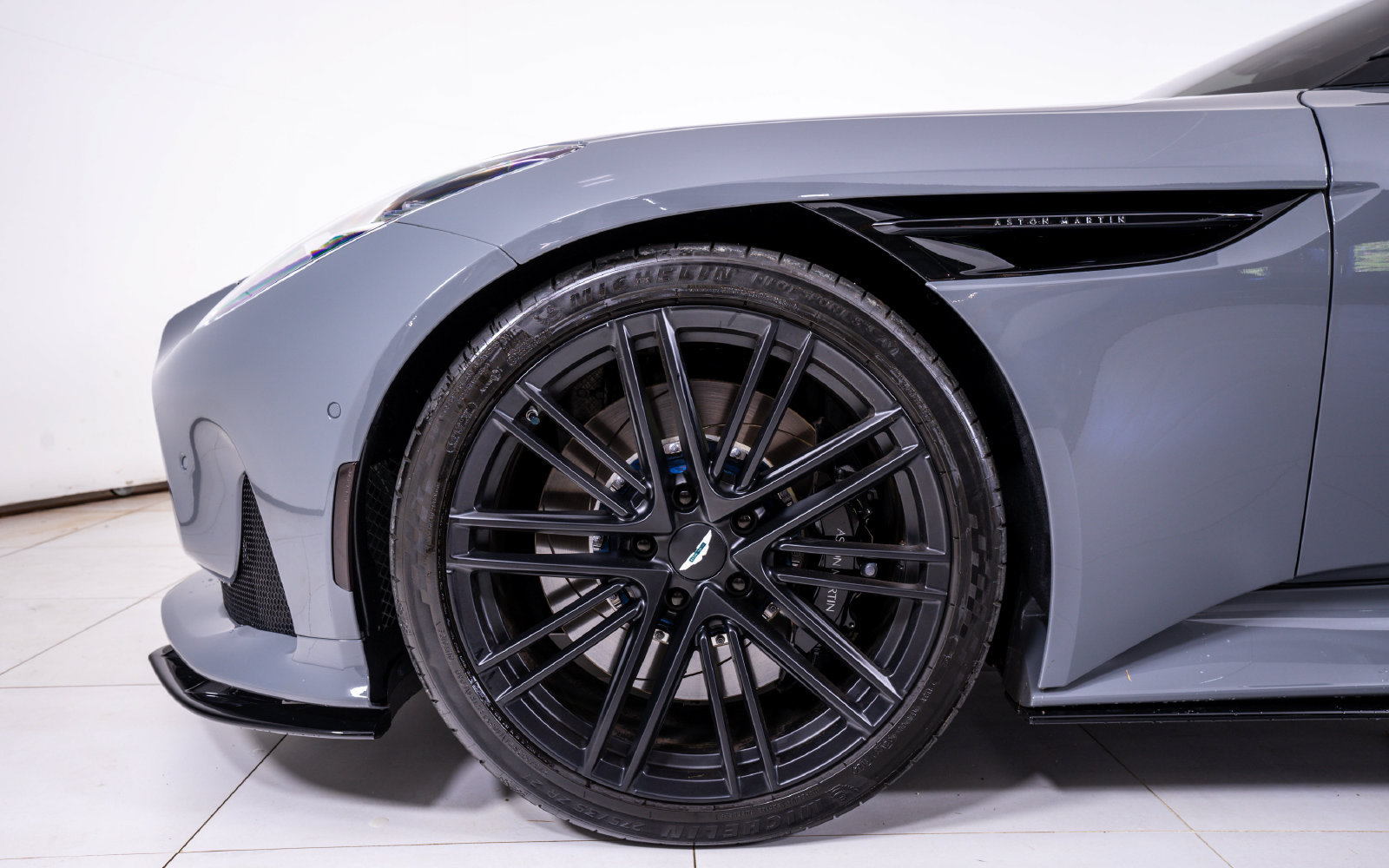 Used 2025 Aston Martin DB12 Coupe RWD image 13