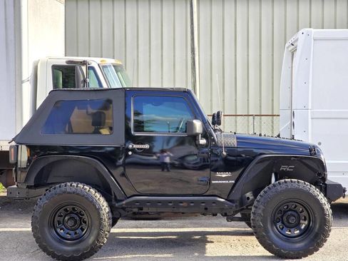 Used 2010 Jeep Wrangler Sahara w/ Dual Top Group AWD/4WD image 6