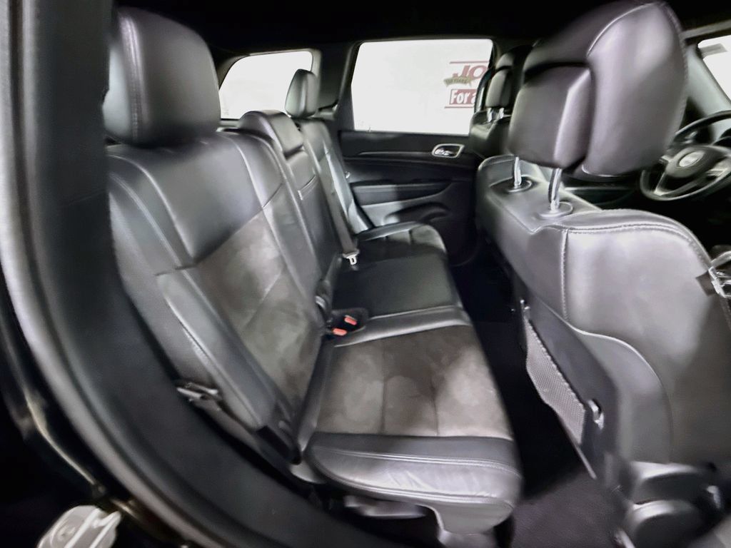 Used 2020 Jeep Grand Cherokee Altitude AWD/4WD image 31