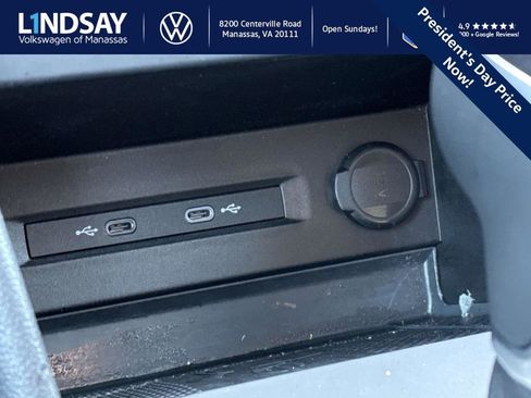 Used 2022 Volkswagen Taos SE image 16