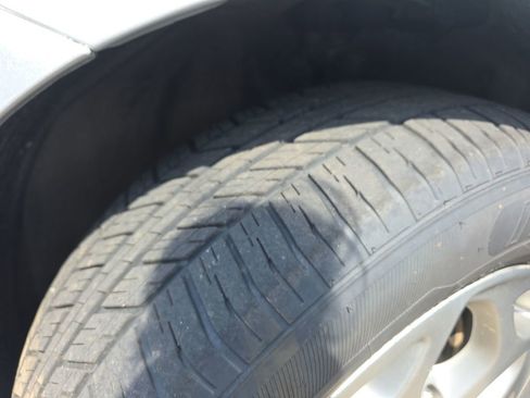 Used 2024 Chrysler Pacifica Limited image 37