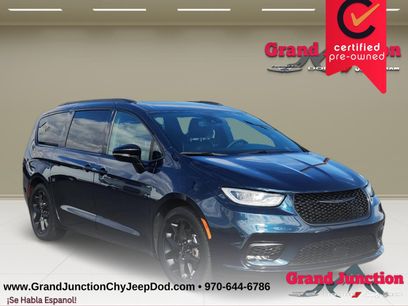 Used 2025 Chrysler Pacifica Limited