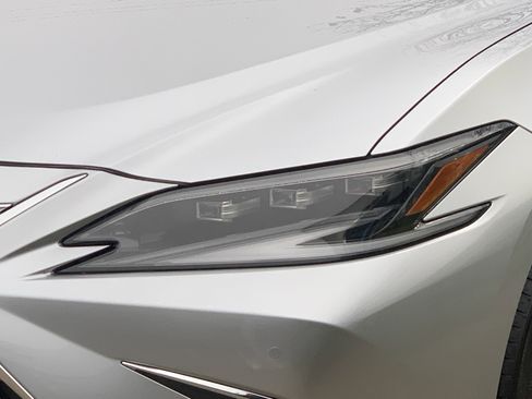 Certified 2025 Lexus ES 350 w/ Ultra Luxury Package image 6