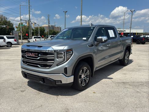 Used 2025 GMC Sierra 1500 SLT RWD image 1