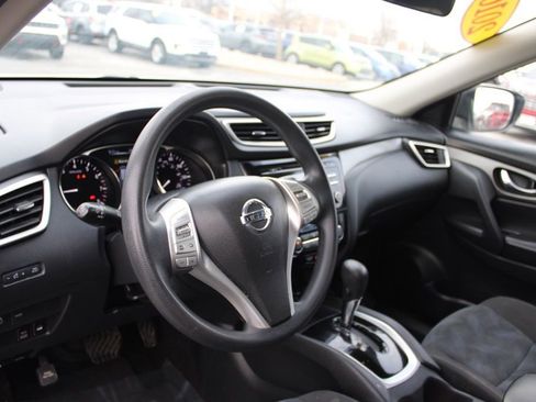 Used 2016 Nissan Rogue SV image 18