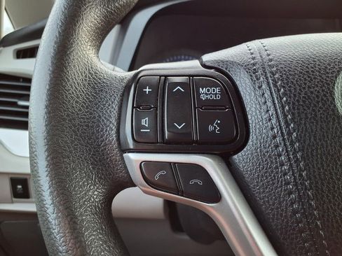 Used 2020 Toyota Sienna LE image 18