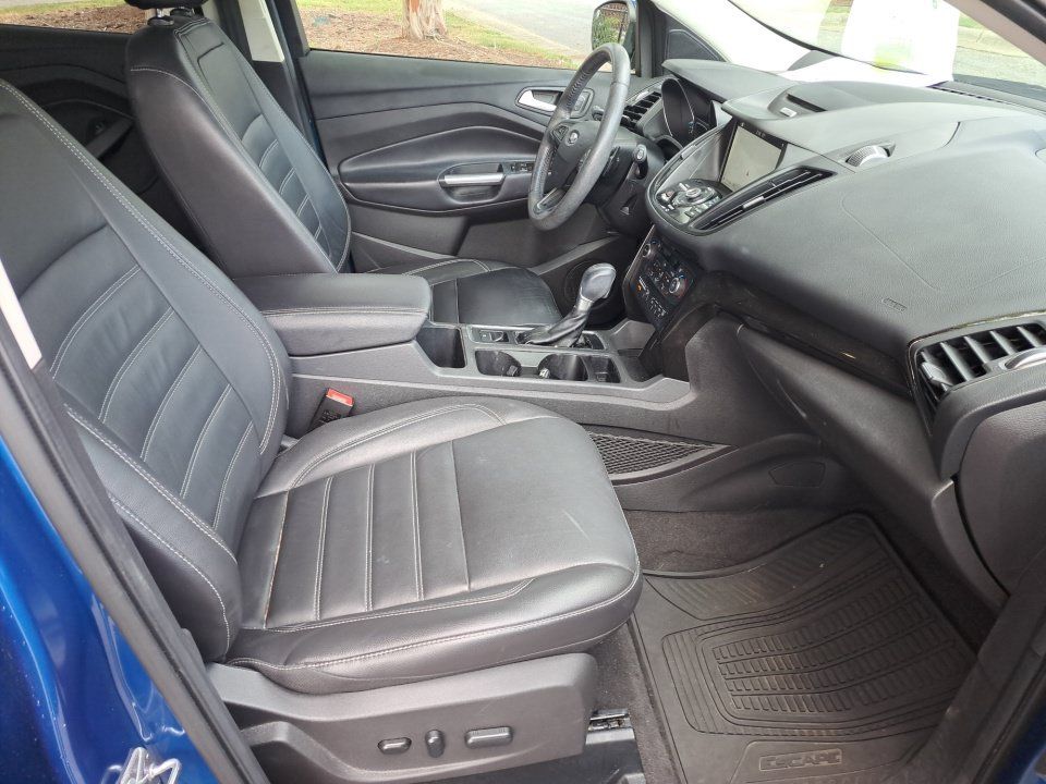 Used 2017 Ford Escape Titanium w/ Equipment Group 301A AWD/4WD image 17