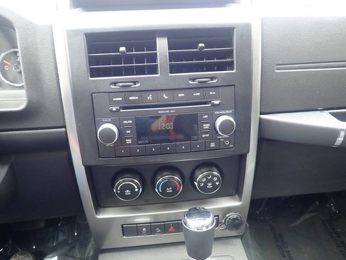 Used 2010 Jeep Liberty Sport w/ Popular Equipment Group AWD/4WD image 5