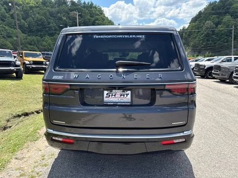 Used 2023 Jeep Wagoneer Series II w/ Premium Group I AWD/4WD image 4