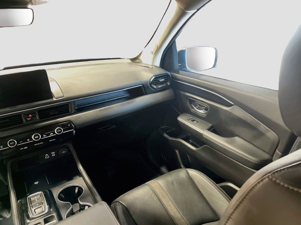 Used 2025 Honda Pilot Touring image 25