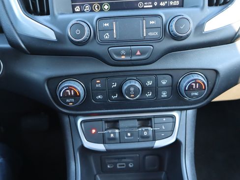 Certified 2024 GMC Terrain SLT image 27