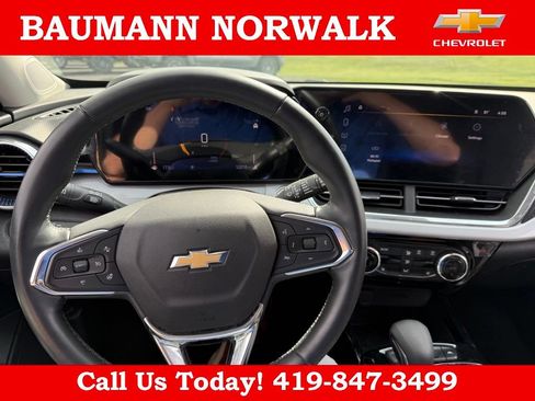 Used 2024 Chevrolet Trax LT w/ Driver Confidence Package FWD image 12