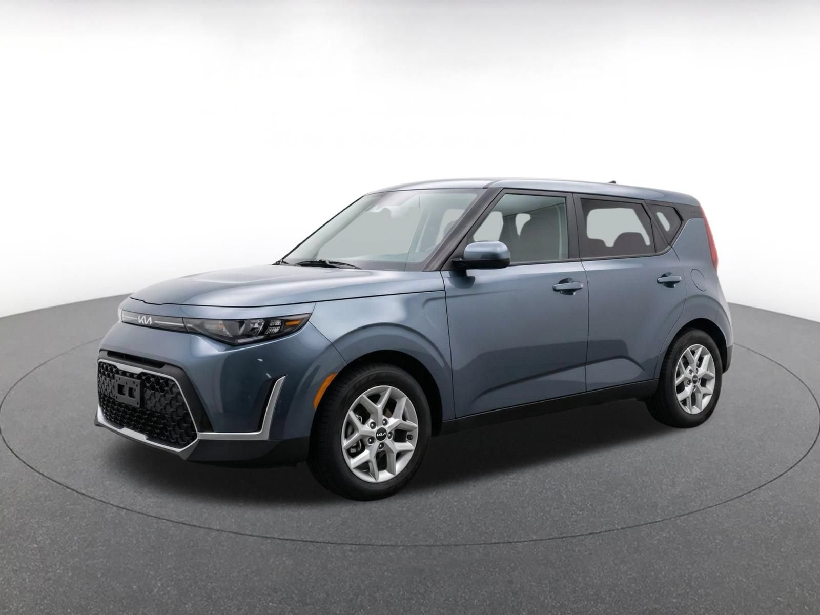 Used 2025 Kia Soul LX w/ LX Technology Package FWD image 3