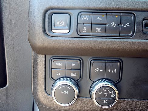 Used 2022 GMC Yukon SLT image 12