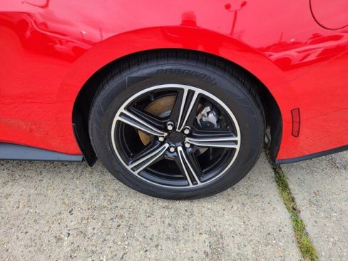 Used 2024 Ford Mustang Convertible image 8