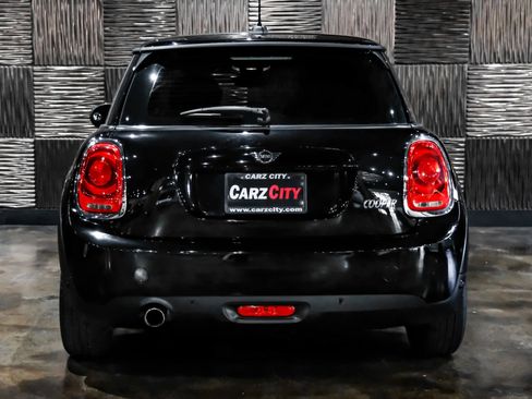 Used 2021 MINI Cooper 2-Door Hardtop FWD image 9