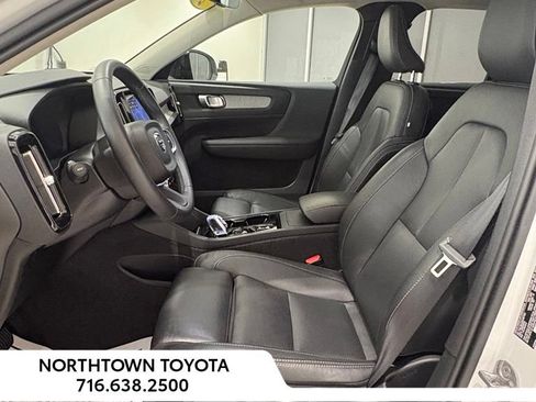 Used 2025 Volvo XC40 B5 Plus w/ Climate Package AWD/4WD image 15