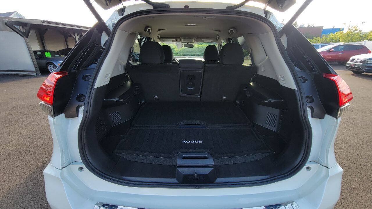 Used 2018 Nissan Rogue SV w/ Premium Package AWD/4WD image 27
