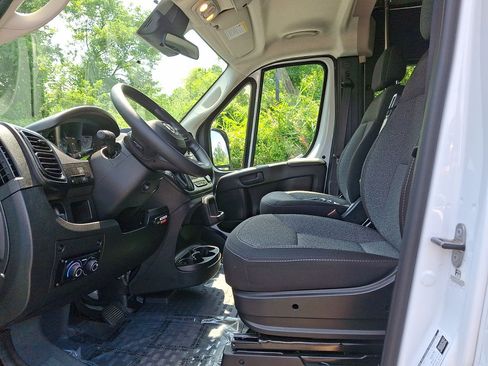 Used 2024 RAM ProMaster 2500 w/ Convenience Group FWD image 14