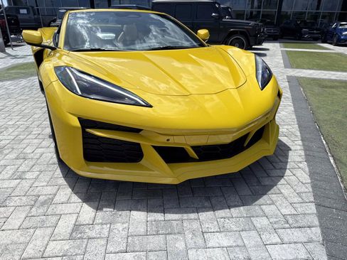 Used 2025 Chevrolet Corvette Z06 RWD image 7