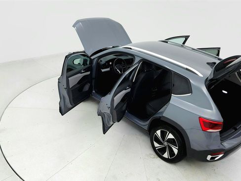 Used 2024 Volkswagen Taos SE AWD/4WD image 22