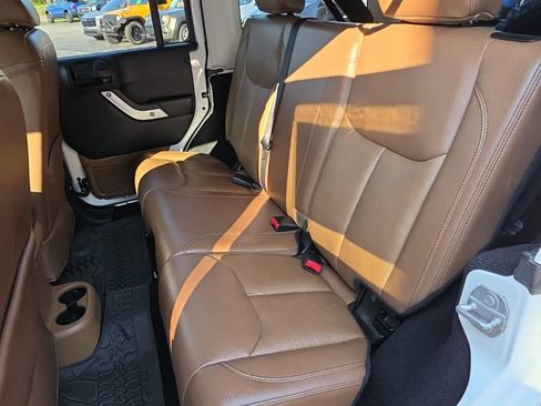 Used 2016 Jeep Wrangler Unlimited Rubicon w/ Dual Top Group AWD/4WD image 23