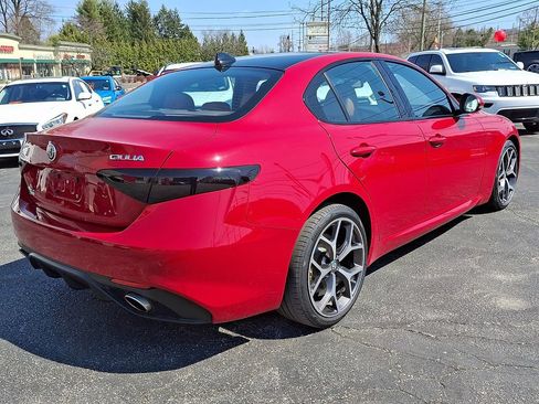 Used 2019 Alfa Romeo Giulia AWD image 6