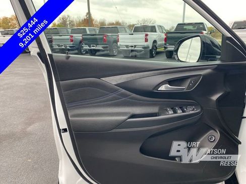 Used 2025 Buick Envista Sport Touring image 11