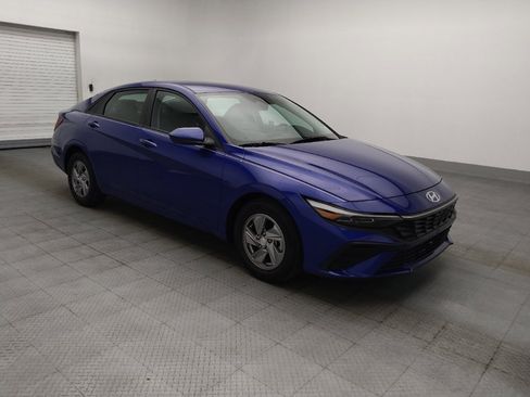 Used 2025 Hyundai Elantra SE FWD image 11