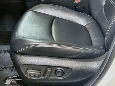 Used 2020 Toyota RAV4 XLE Premium FWD image 17