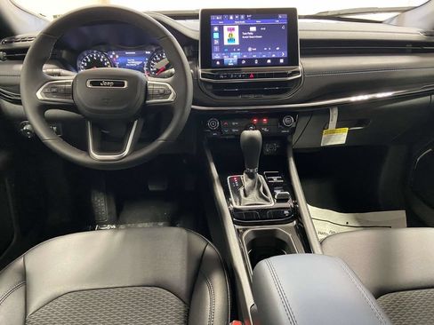 Used 2026 Jeep Compass Latitude AWD/4WD image 8