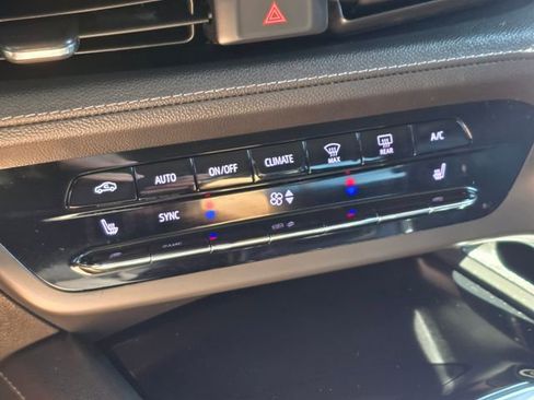 Used 2023 Buick Envision Essence image 30