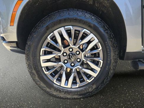Used 2026 Chevrolet Tahoe Z71 w/ Comfort Package AWD/4WD image 37