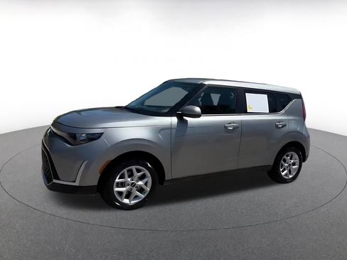 Used 2025 Kia Soul LX w/ LX Technology Package FWD image 7
