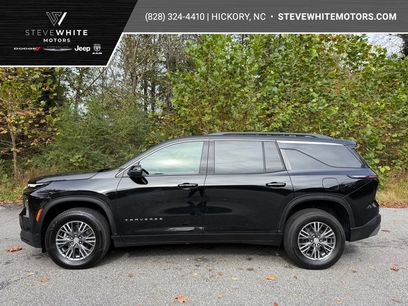 Used 2025 Chevrolet Traverse LT