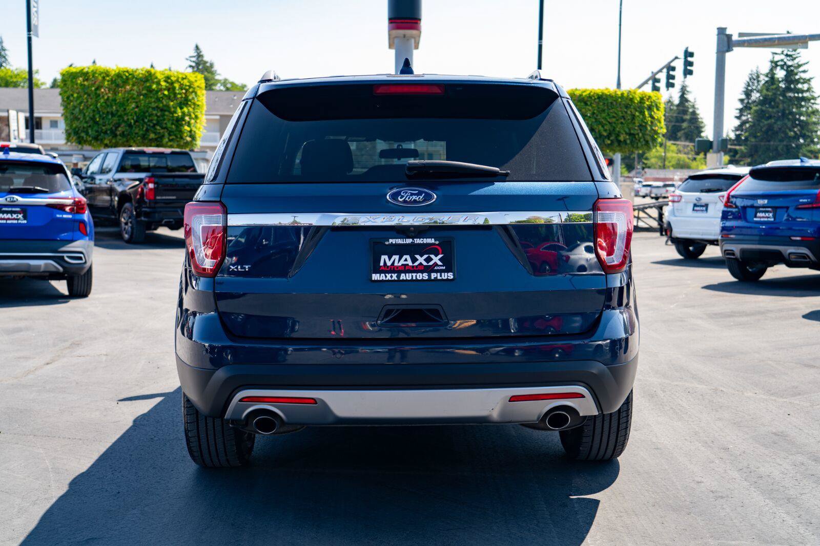 Used 2017 Ford Explorer XLT FWD image 10